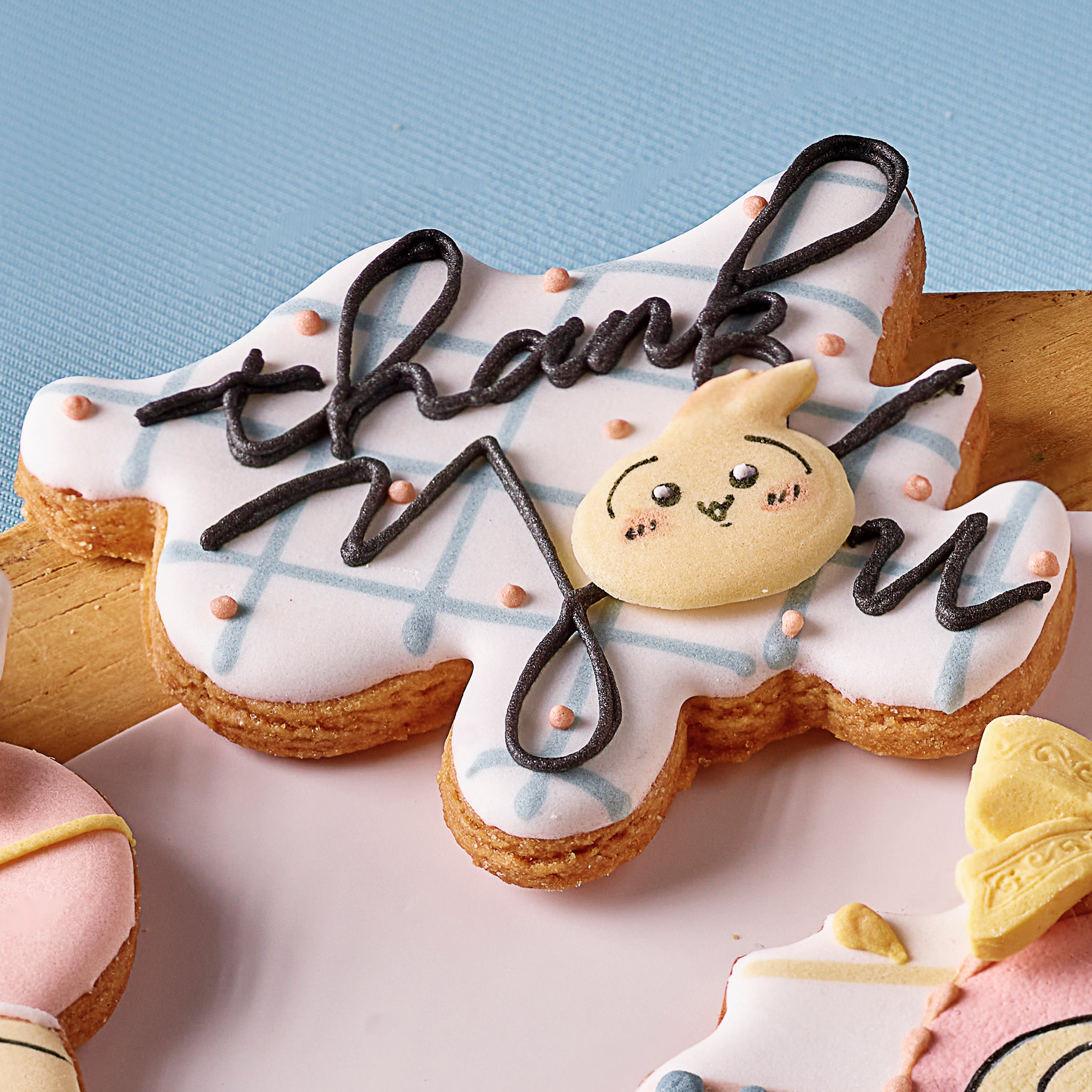 Amico 百日宴客製化蛋糕，搭配可愛卡通造型與氣球糖霜裝飾，為嬰兒100日慶祝增添甜蜜氣氛