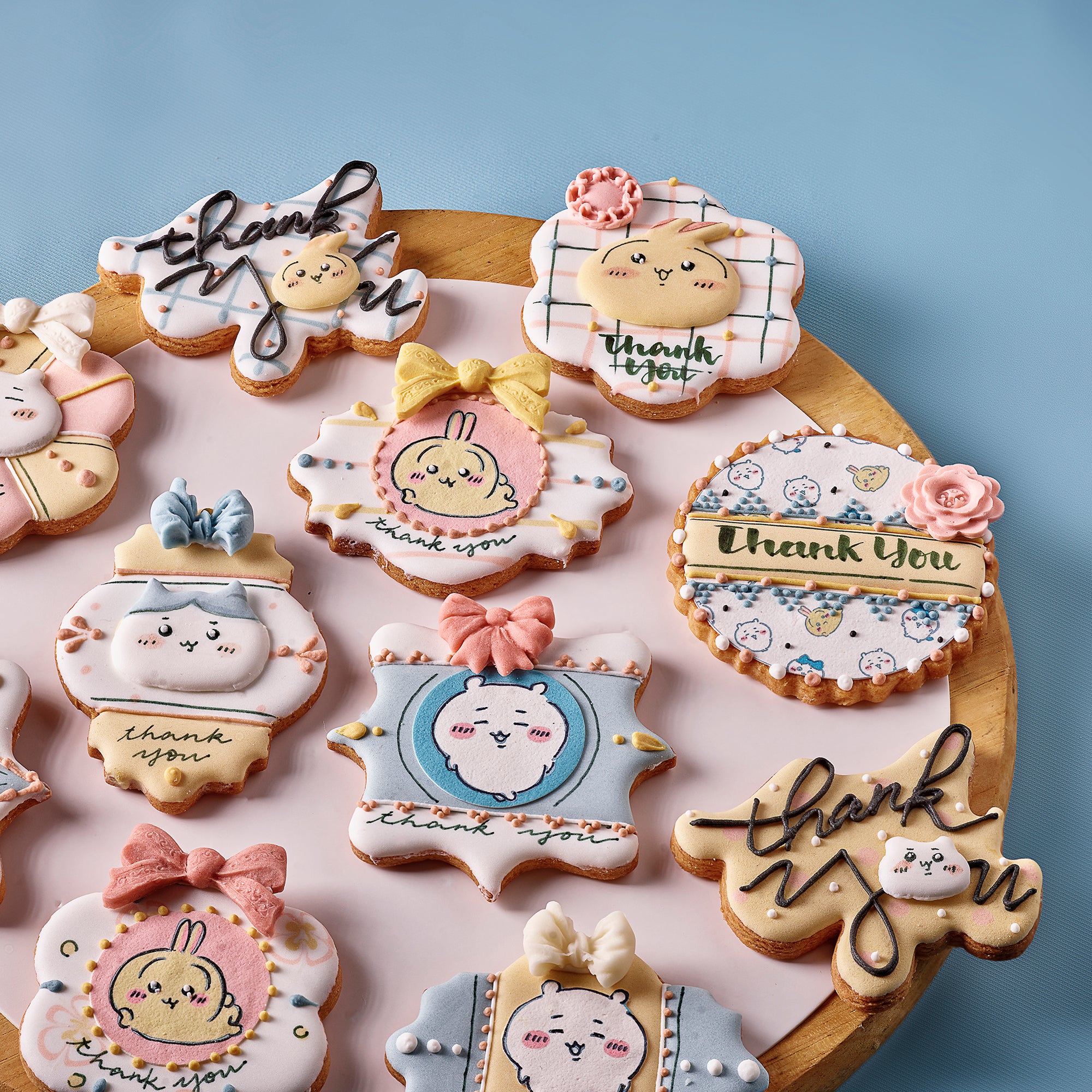 Amico 百日宴客製化蛋糕，搭配可愛卡通造型與氣球糖霜裝飾，為嬰兒100日慶祝增添甜蜜氣氛