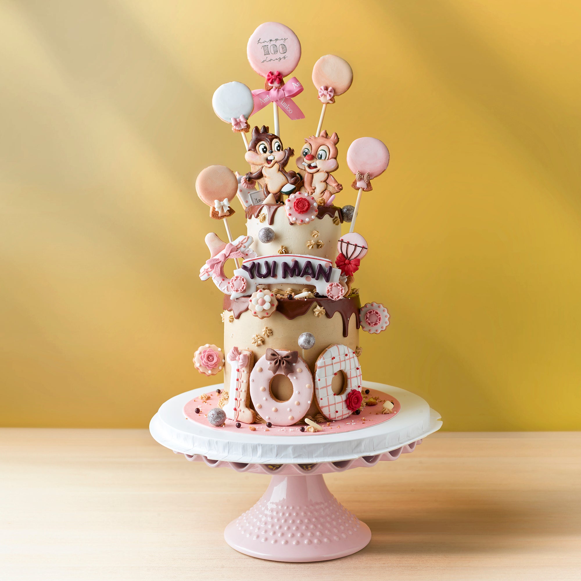 Amico Chip and Dale 主題百日宴蛋糕，搭配卡通角色、氣球與花朵糖霜裝飾，適合嬰兒百日或百歲慶典