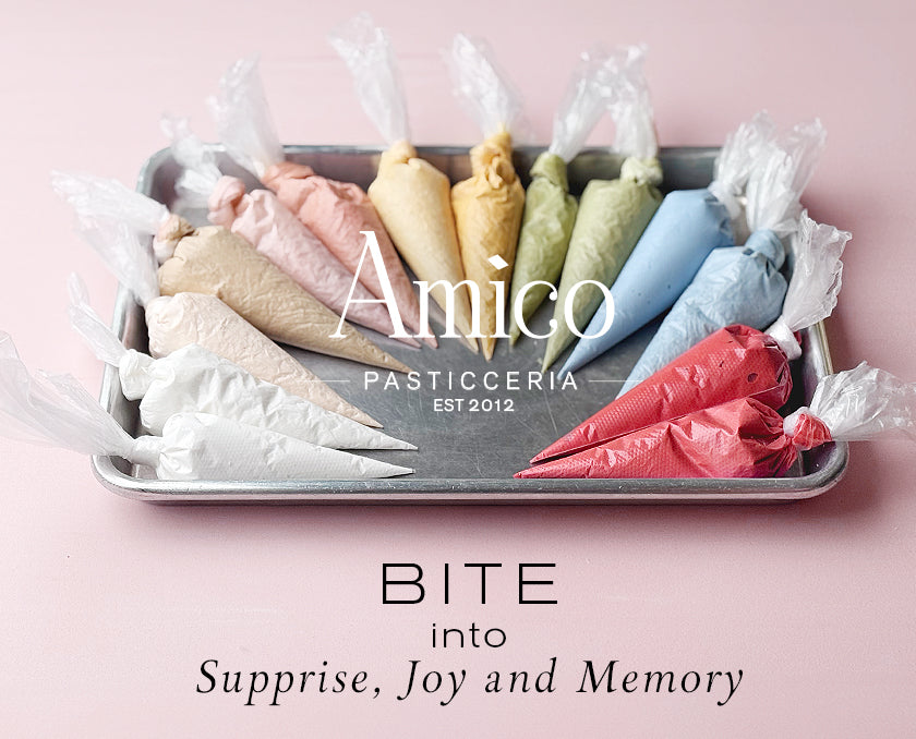 Amico 提供多色彩的糖霜擠花袋，用於餅乾與蛋糕裝飾，展現繽紛烘焙創意