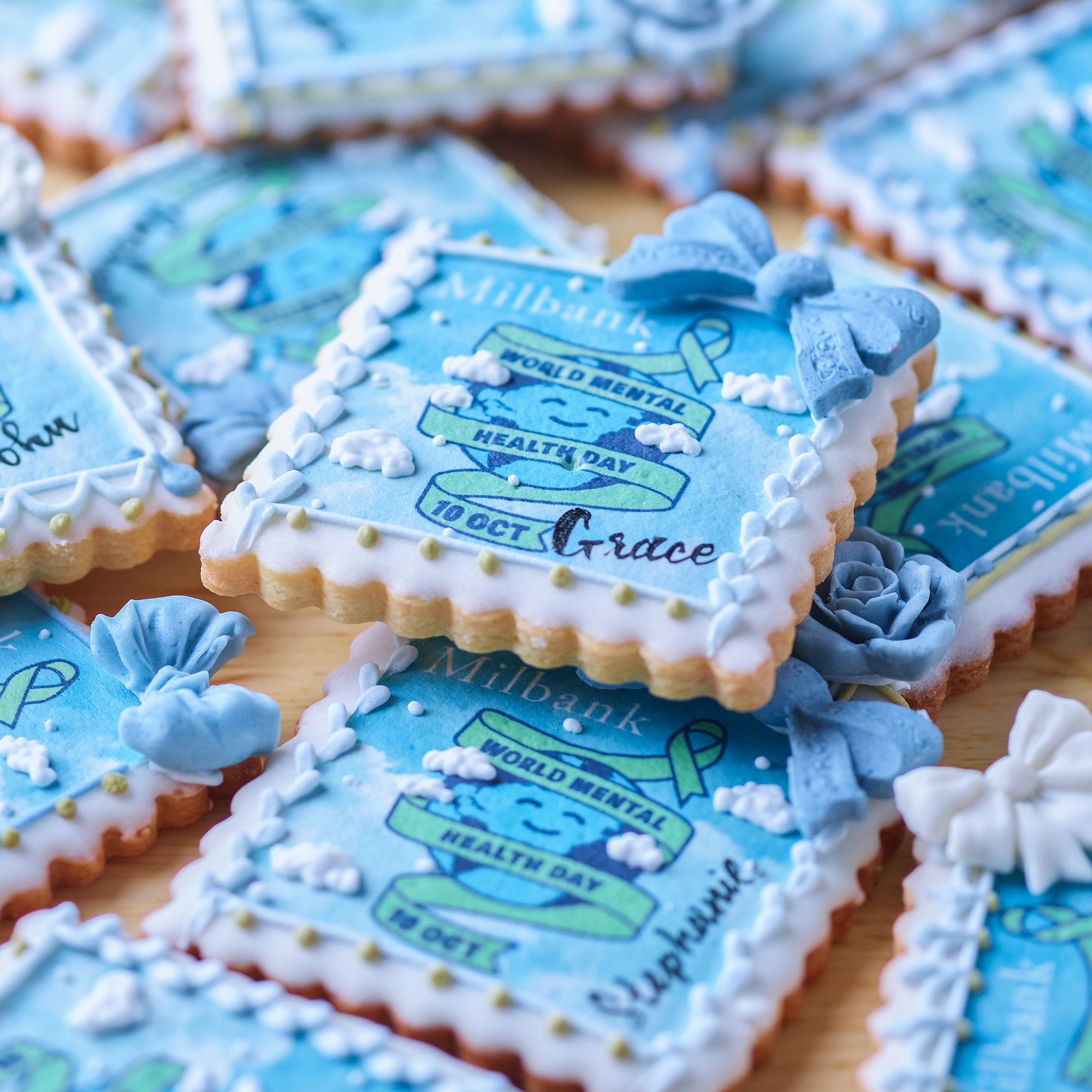 Amico 為世界精神健康日設計的客製化糖霜曲奇，結合專屬圖案與文字，適合企業或機構活動