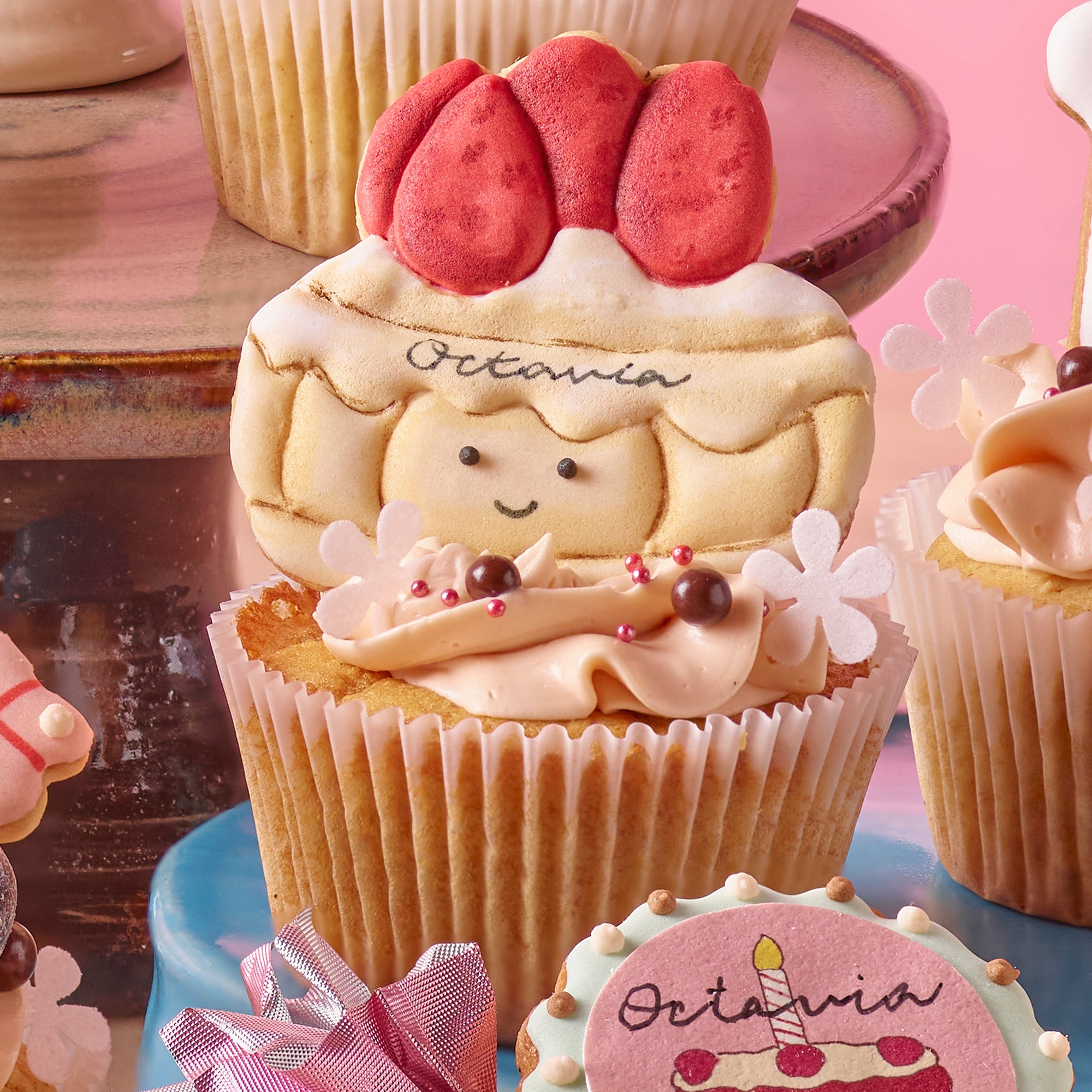 Amico Jellycat 主題客製化蛋糕，以毛公仔設計元素為靈感，適合生日派對或慶典