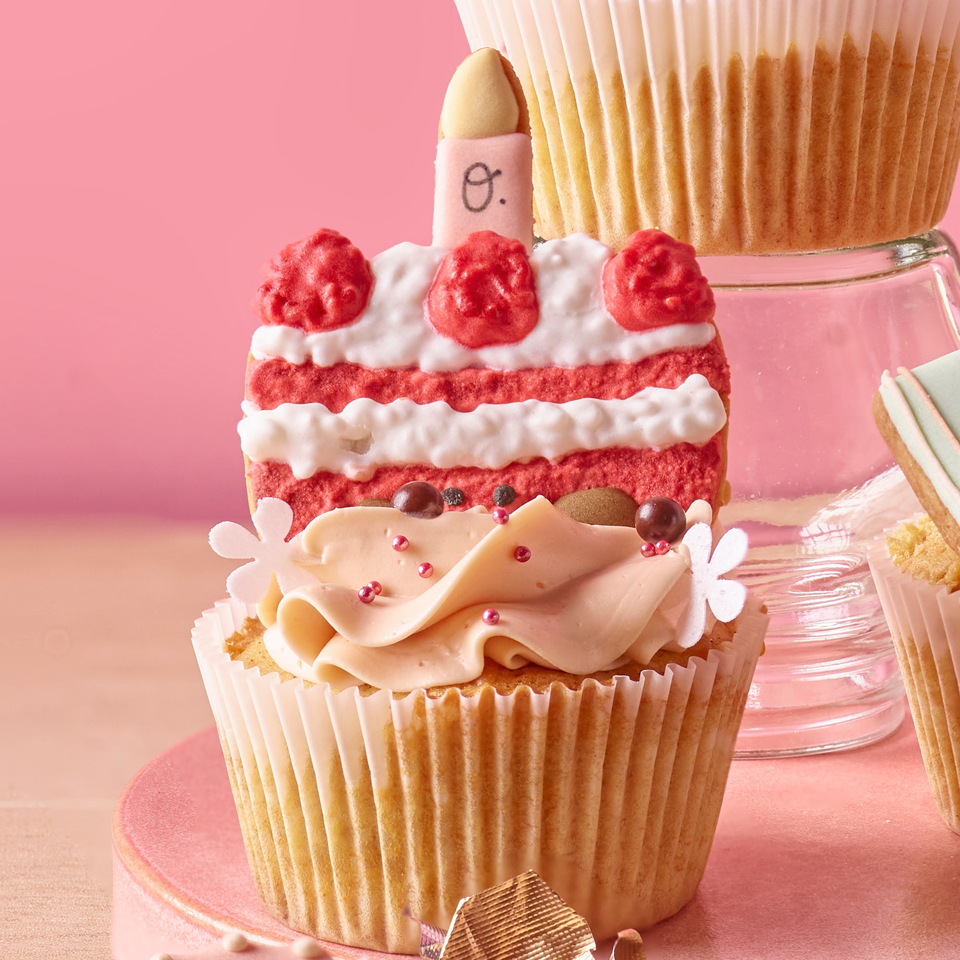 Amico Jellycat 主題客製化蛋糕，以毛公仔設計元素為靈感，適合生日派對或慶典