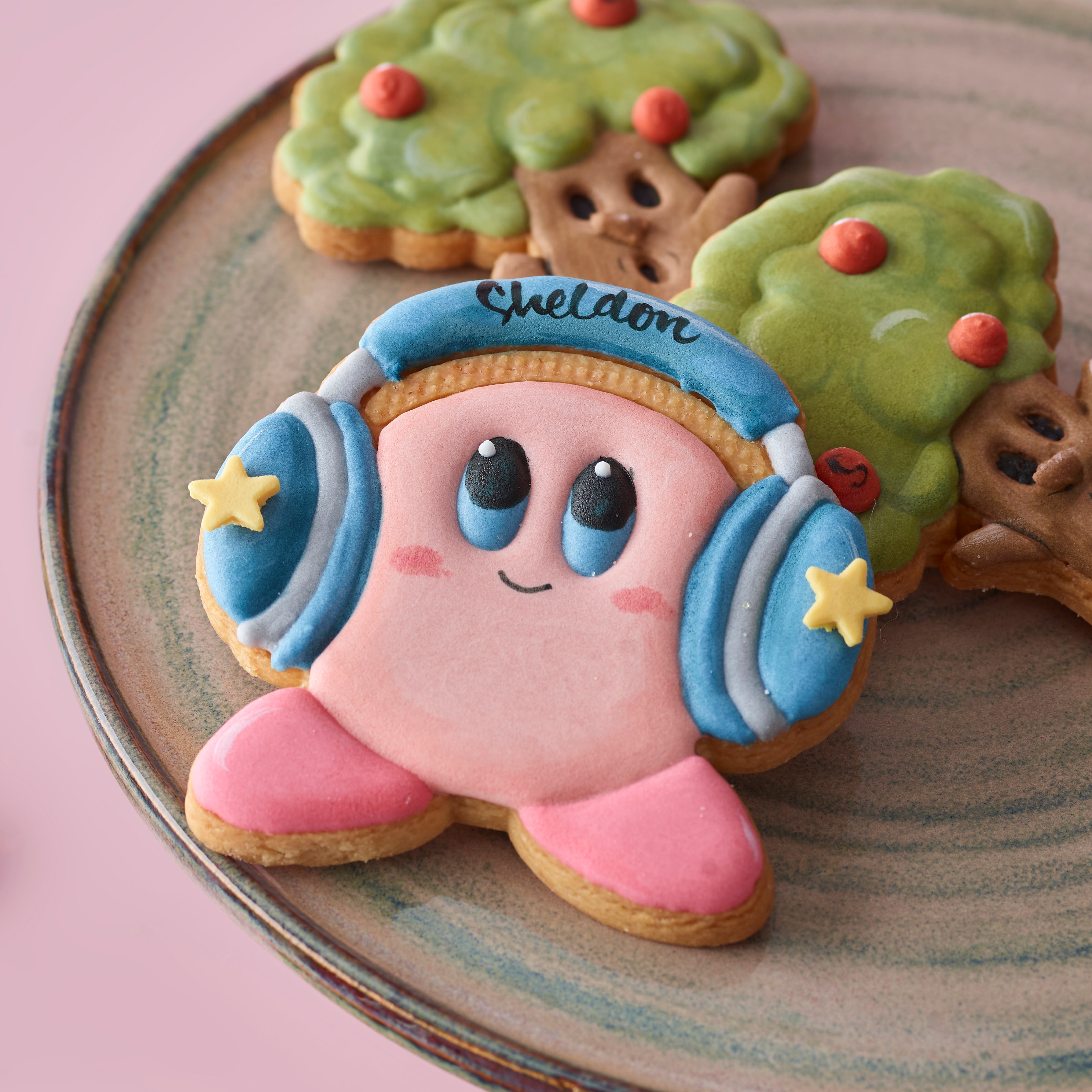 Amico 卡比之星（Kirby）主題糖霜曲奇，含卡比、星星與樹木造型設計，適合遊戲主題生日派對甜點。