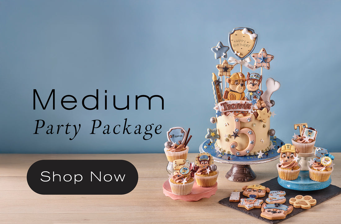 Amico Medium Party Package，包含客製化生日蛋糕與杯子蛋糕，糖霜裝飾為卡通角色與數字設計，適合派對慶祝。