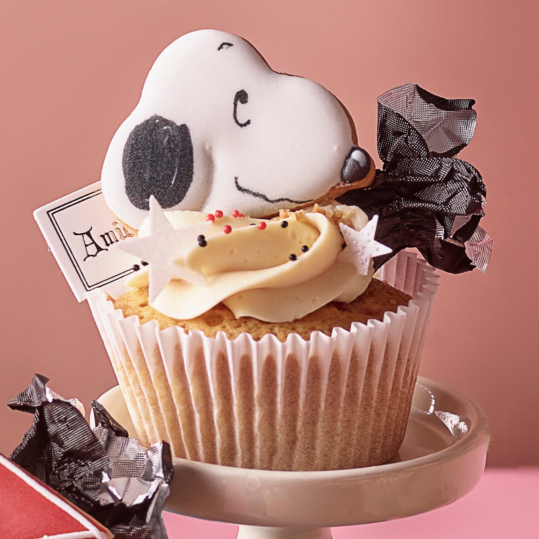 Amico Snoopy 主題客製化杯子蛋糕，多款卡通造型與糖霜裝飾，適合生日派對與慶典