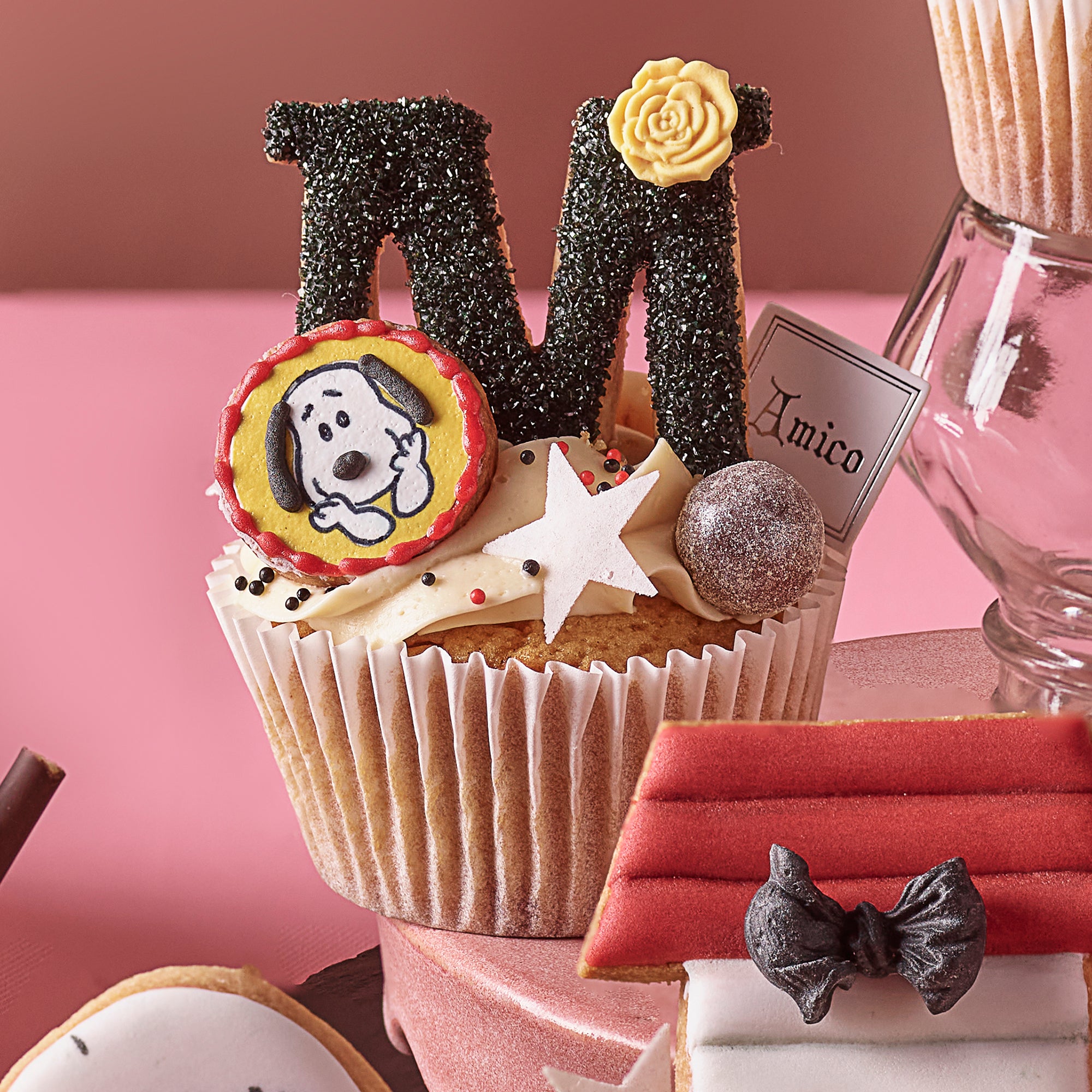 Amico Snoopy 主題客製化杯子蛋糕，多款卡通造型與糖霜裝飾，適合生日派對與慶典